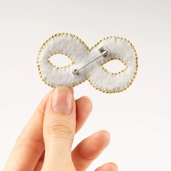 Beadwork kit for creating broоch