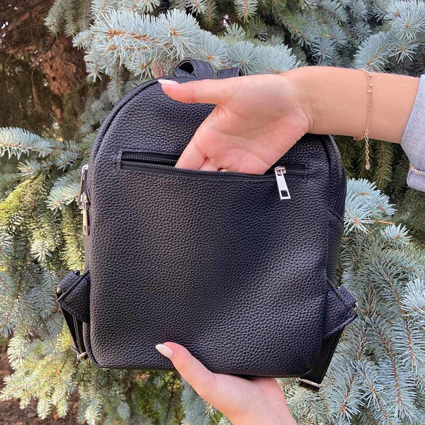 Backpack for embroidery with beads kit