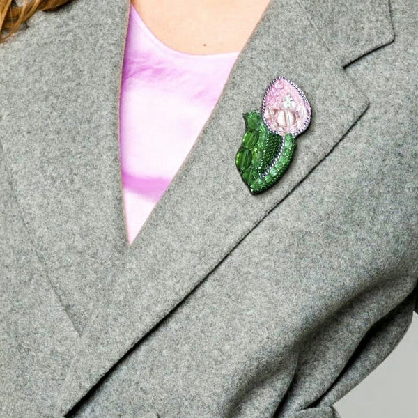 Beadwork kit for creating broоch