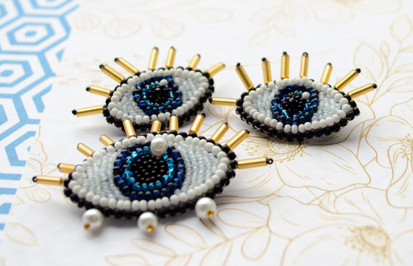 Beadwork kit for creating brooch