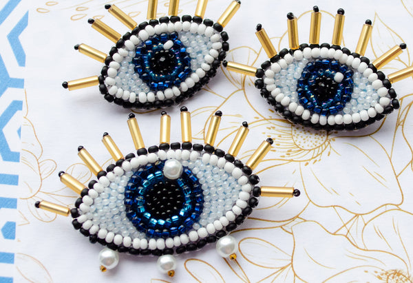 Beadwork kit for creating brooch