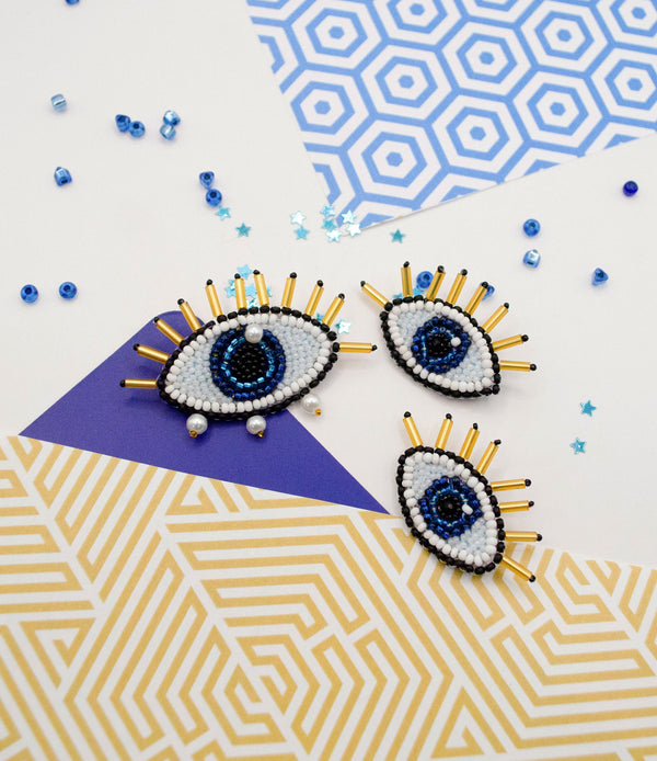 Beadwork kit for creating brooch