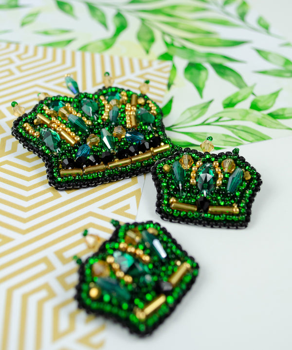 Beadwork kit for creating brooch