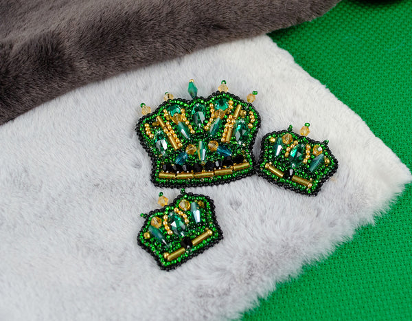 Beadwork kit for creating brooch