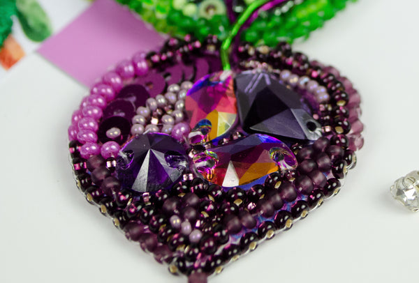 Beadwork kit for creating brooch