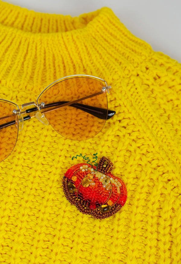 Beadwork kit for creating brooch