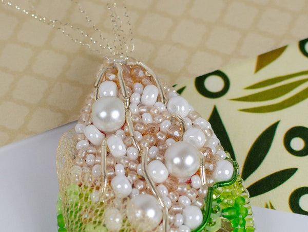 Beadwork kit for creating brooch