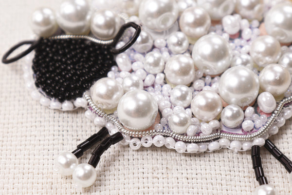 Beadwork kit for creating brooch