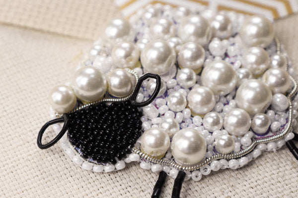 Beadwork kit for creating brooch