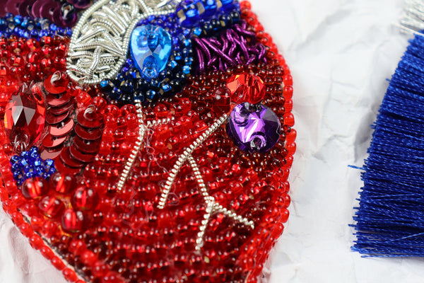 Beadwork kit for creating brooch