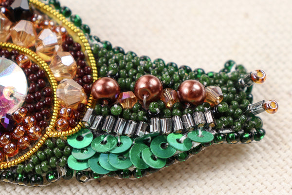 Beadwork kit for creating brooch