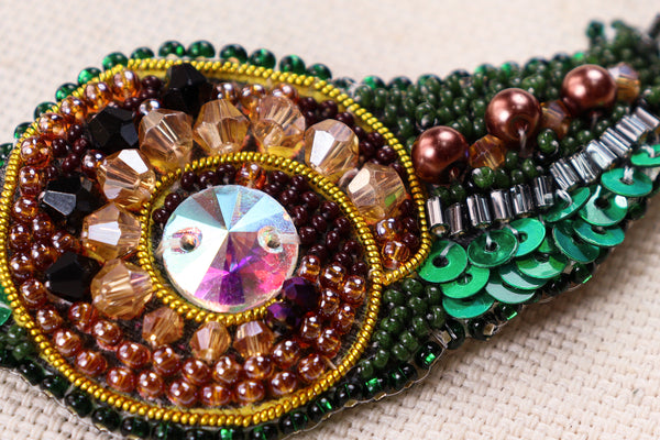 Beadwork kit for creating brooch