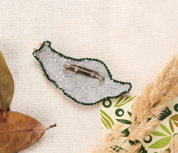 Beadwork kit for creating brooch