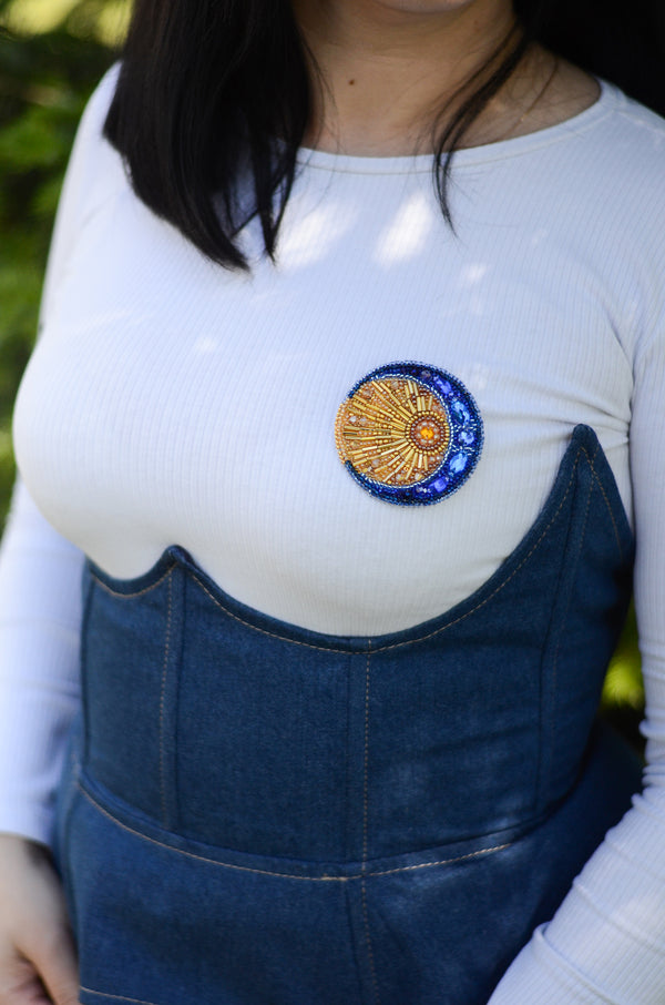 Beadwork kit for creating brooch