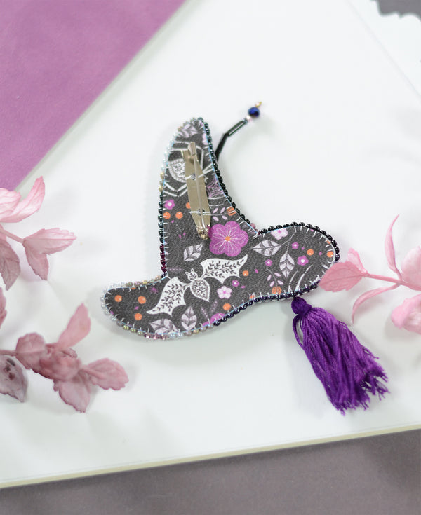 Beadwork kit for creating brooch