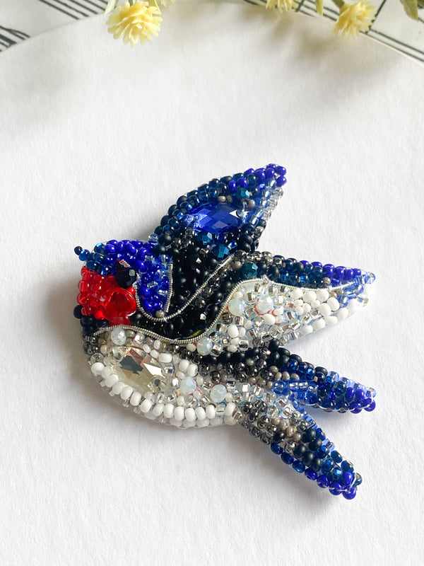 Beadwork kit for creating brooch