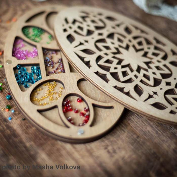 Bead organizer with wooden lid