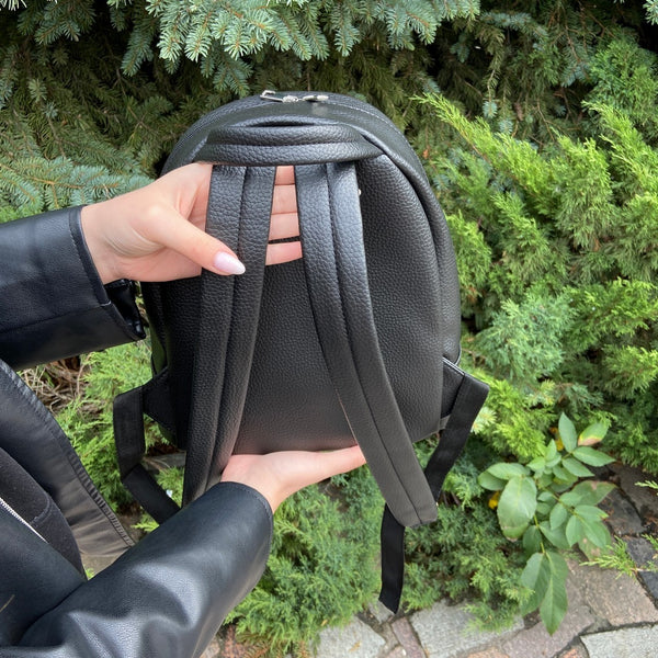 Backpack for embroidery with beads kit