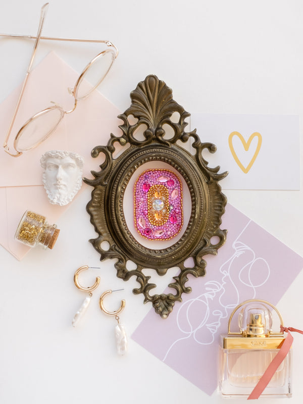 Beadwork kit for creating brooch