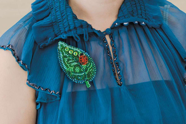 Beadwork kit for creating brooch