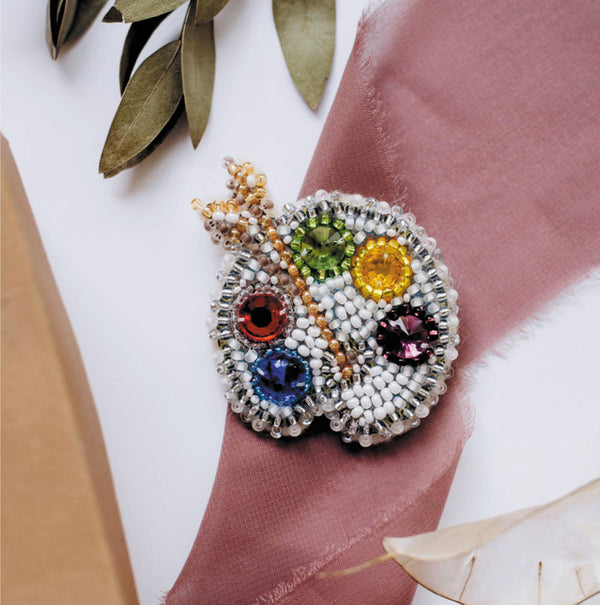 Beadwork kit for creating brooch
