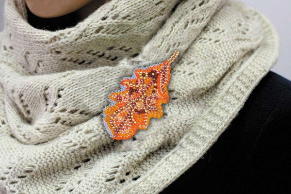 Beadwork kit for creating brooch