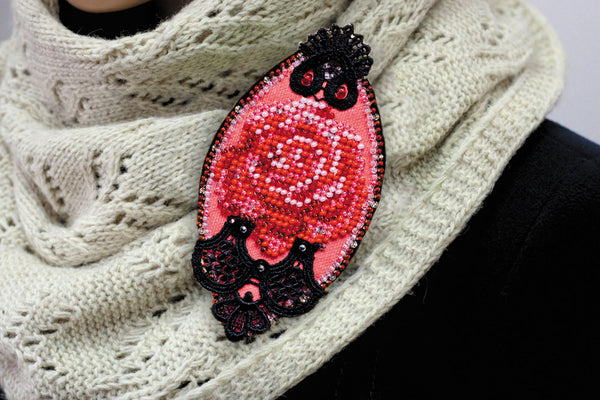 Beadwork kit for creating brooch