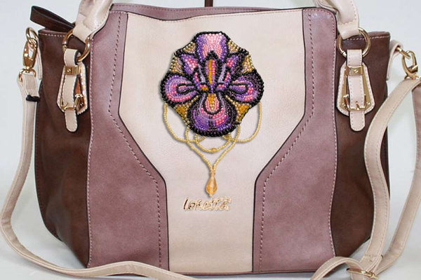 Beadwork kit for creating brooch