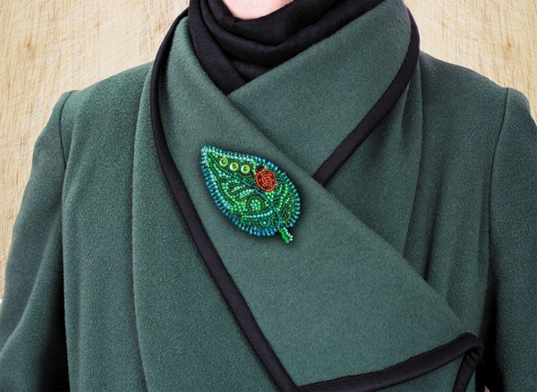 Beadwork kit for creating brooch