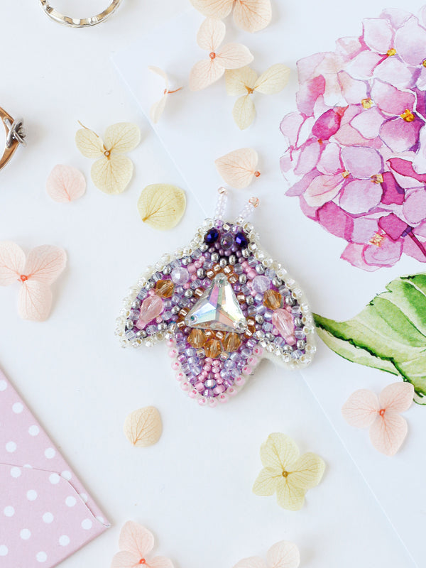 Beadwork kit for creating brooch