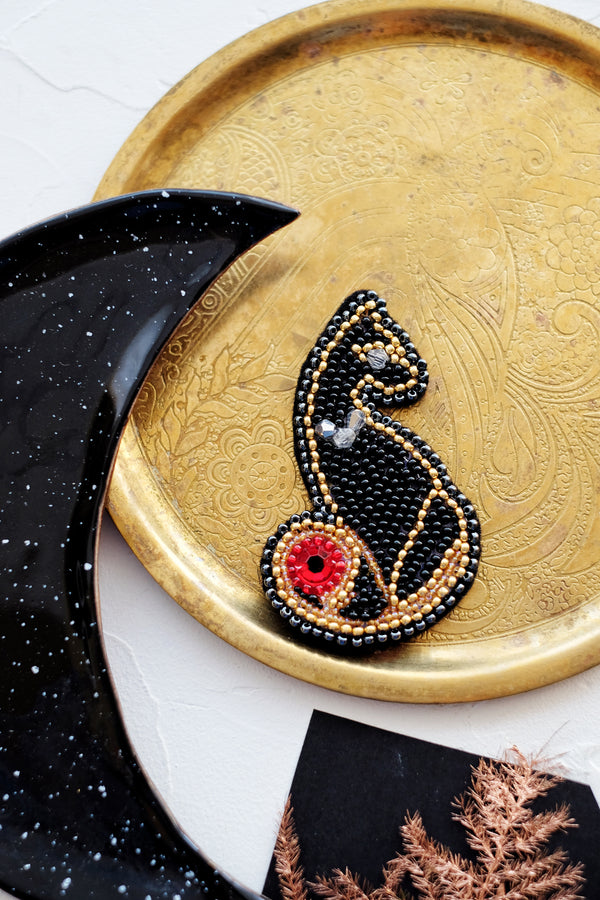 Beadwork kit for creating brooch