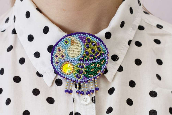 Beadwork kit for creating brooch
