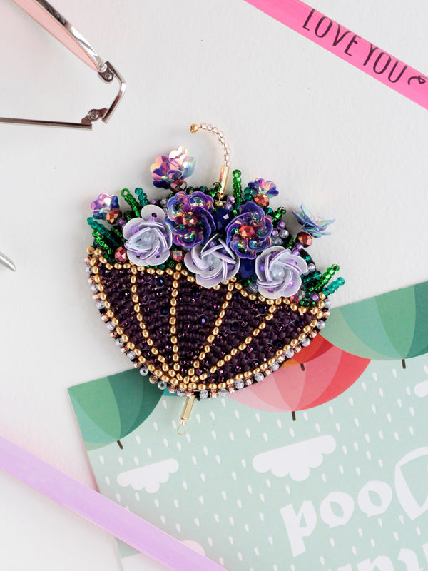 Beadwork kit for creating brooch