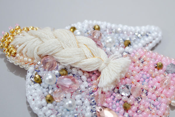 Beadwork kit for creating brooch