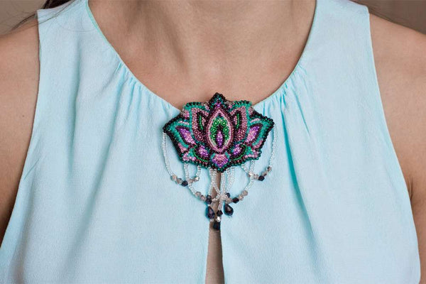 Beadwork kit for creating brooch