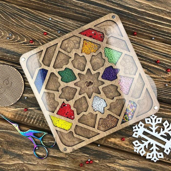 Wood bead organizer with transparent lid