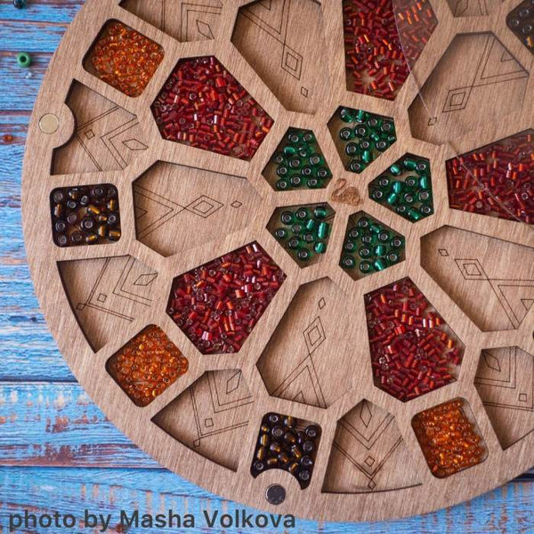 Wood bead organizer with transparent lid