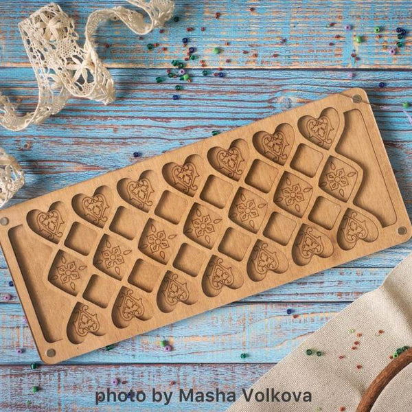 Wood bead organizer with transparent lid