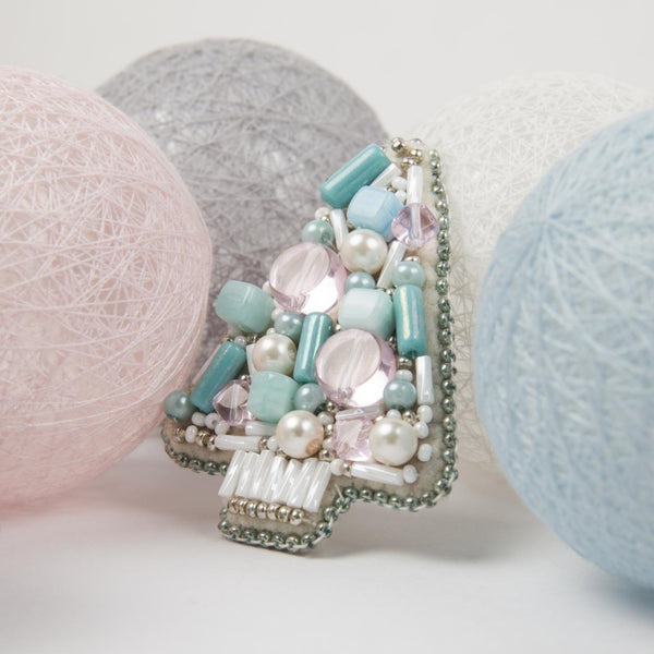 Beadwork kit for creating broоch