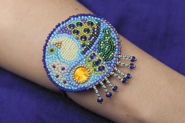 Beadwork kit for creating brooch