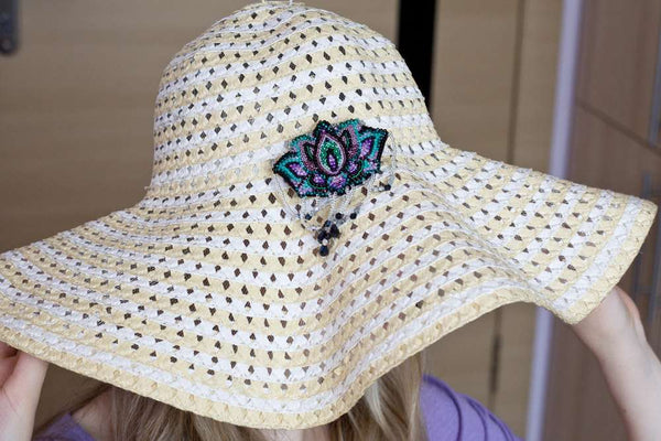 Beadwork kit for creating brooch