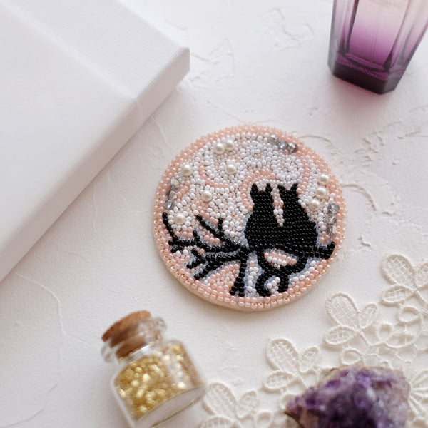 Beadwork kit for creating brooch