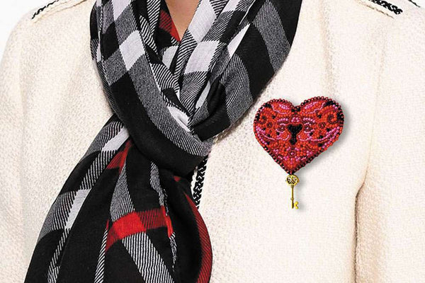 Beadwork kit for creating brooch