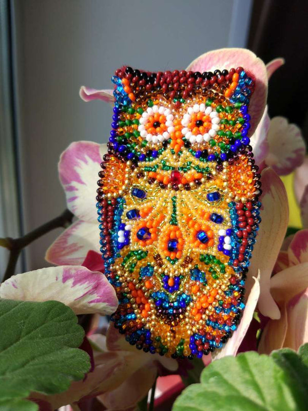 Beadwork kit for creating brooch