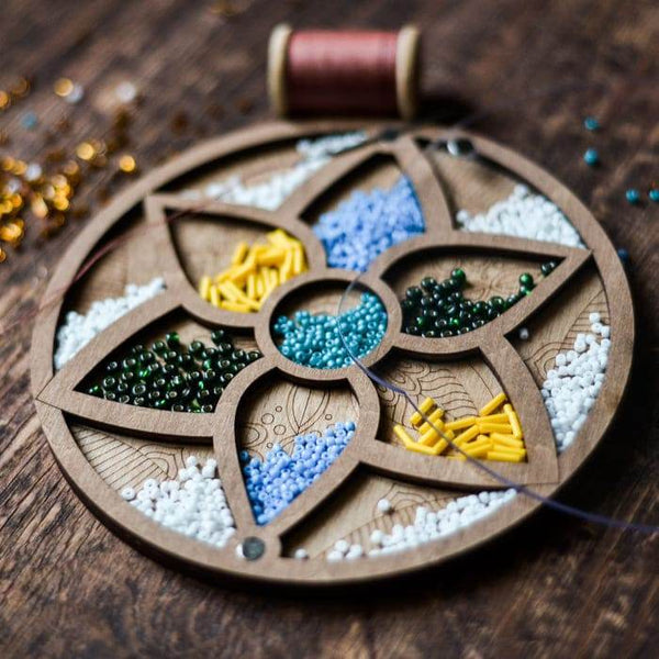 Wood bead organizer with transparent lid