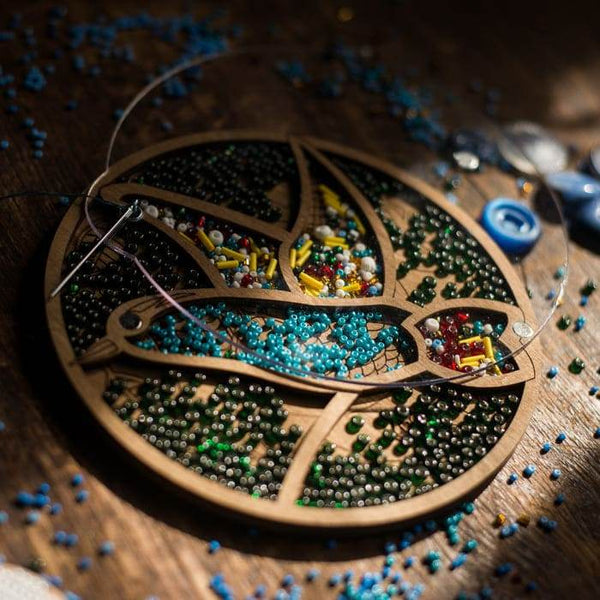 Wood bead organizer with transparent lid