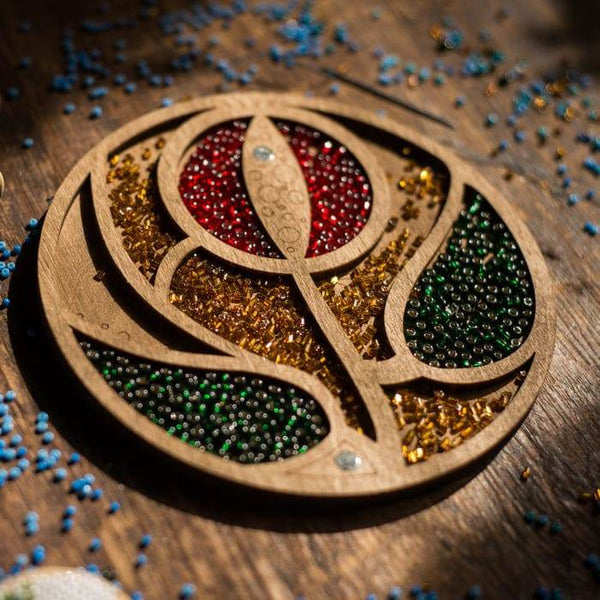 Wood bead organizer with transparent lid