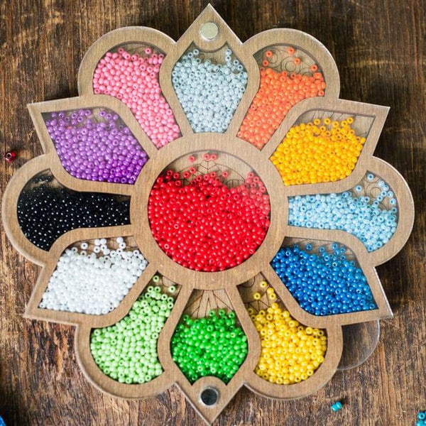Wood bead organizer with transparent lid