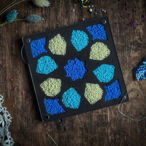 Wood bead organizer with transparent lid