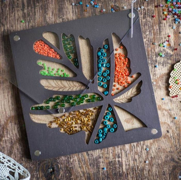 Wood bead organizer with transparent lid